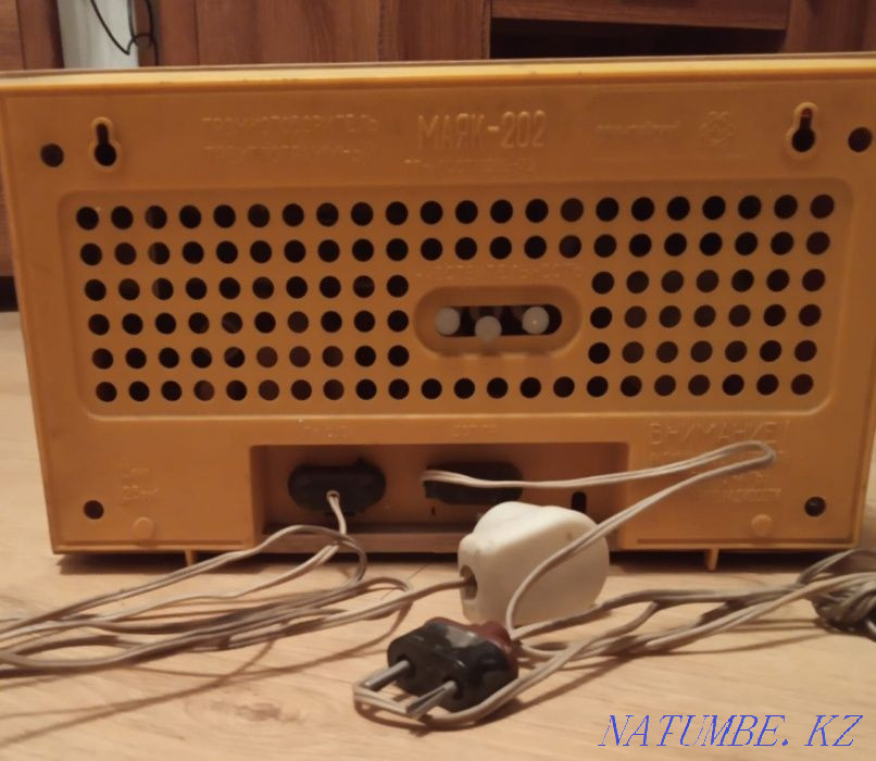 Радиоприемник советский "Маяк 202 Олимпийский" СССР Алматы - изображение 2