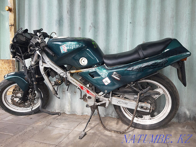 销售本田 VFR 400 Кокпекты - photo 3