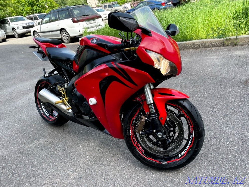 Спортбайк Honda CBR 1000 RR SC59 ABS Усть-Каменогорск - изображение 3