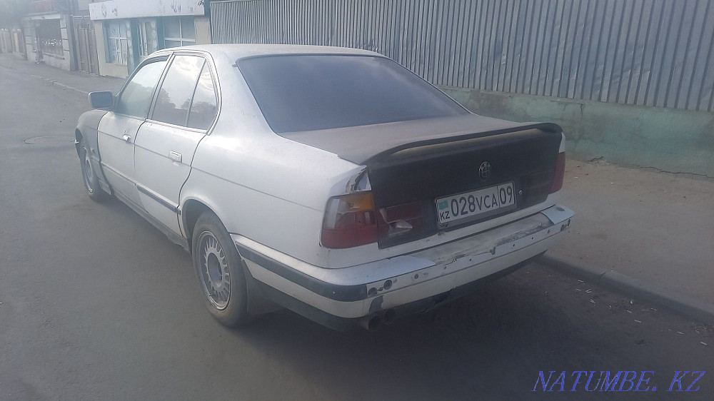 Авто жезказгане. БМВ 520 1990 года.