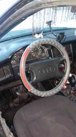 Audi 80    года Borly
