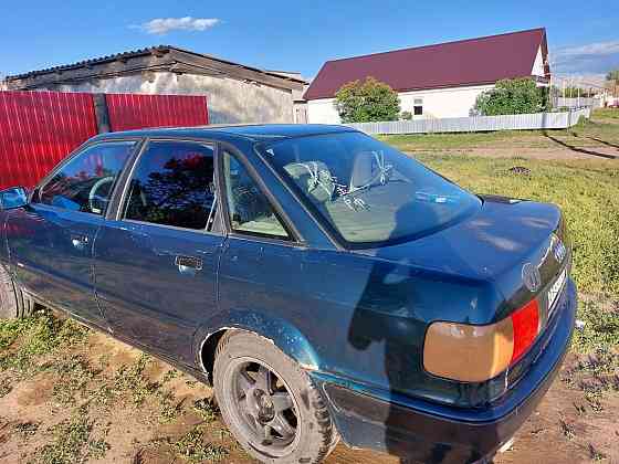 Audi 80    года 