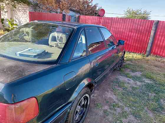 Audi 80    года 