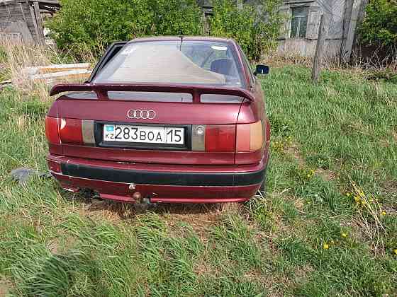 Audi 80    года 