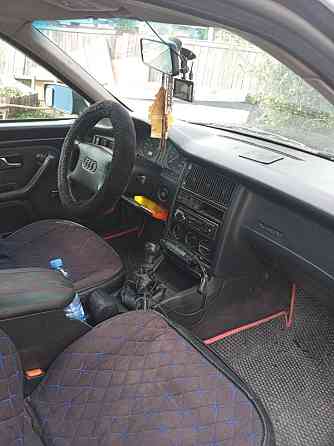 Audi 80    года Красный яр