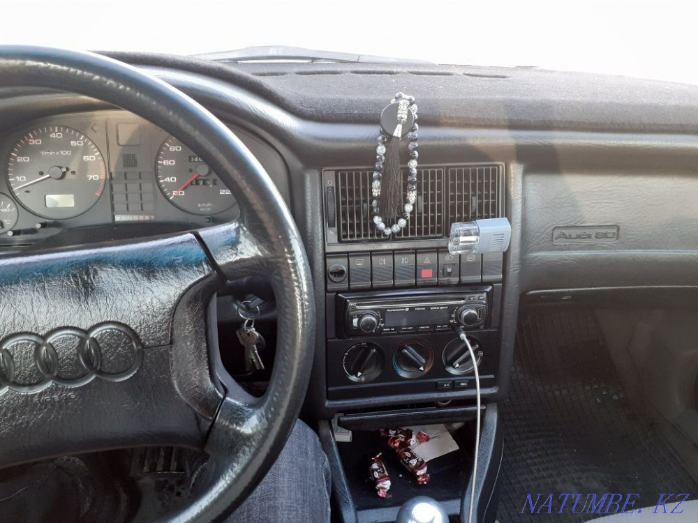 Audi '80  отбасы  - изображение 1