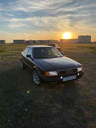 Audi 80    года 