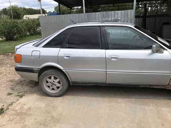 Audi 80    года 