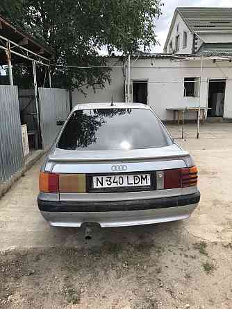 Audi 80    года 