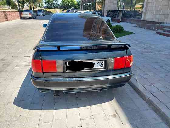 Audi 80    года Аксукент