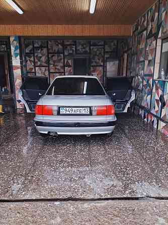 Audi 80    года Аксукент
