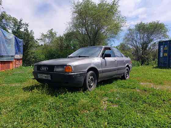 Audi 80    года  Есик 