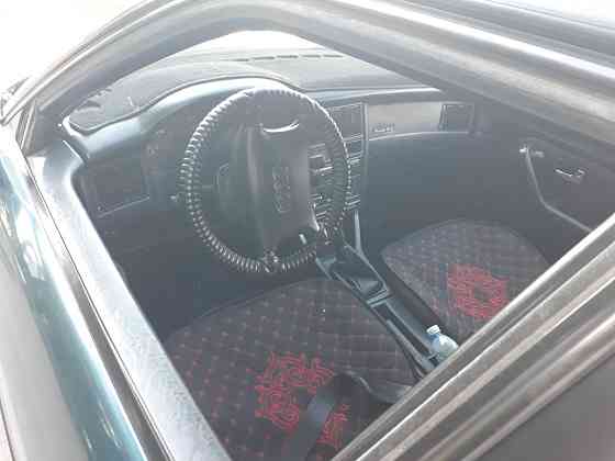 Audi 80    года Талас