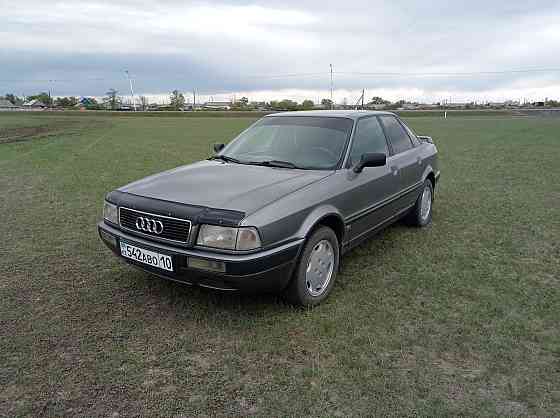Audi 80    года 