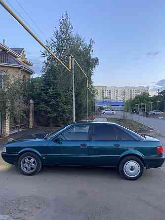 Audi 80    года 