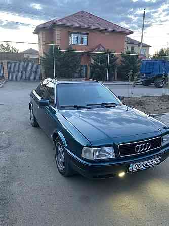 Audi 80    года 