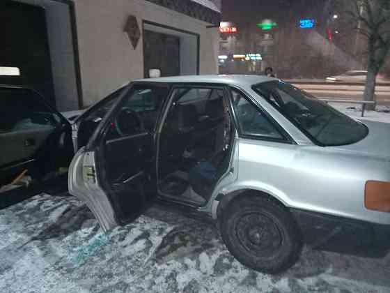 Audi 80    года Semey