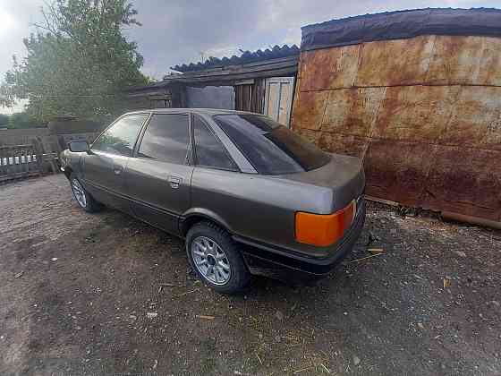 Audi 80    года 