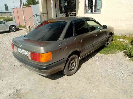 Audi 80    года 