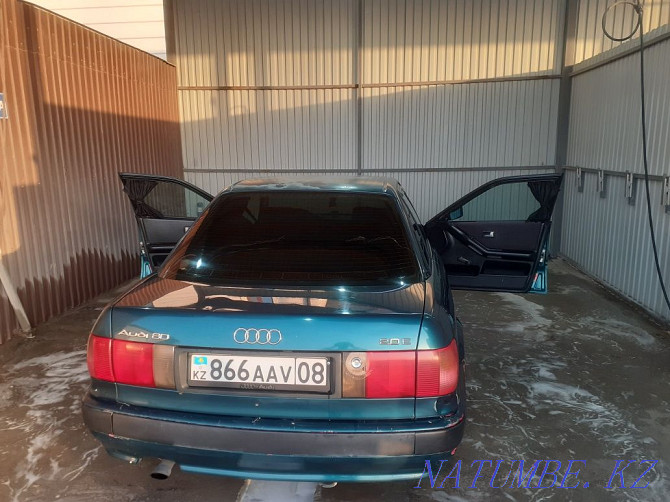 Audi 80    года  - изображение 2