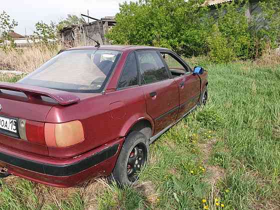 Audi 80    года 