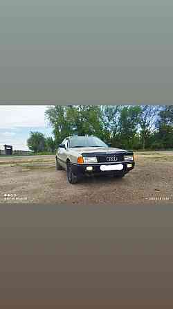 Audi 80    года Ush-Tyube