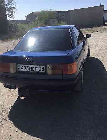 Audi 80    года 