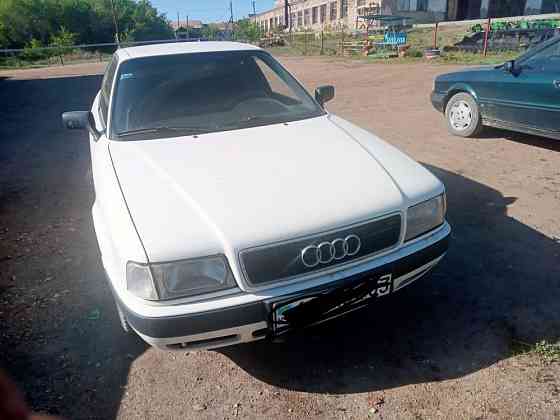 Audi 80    года 