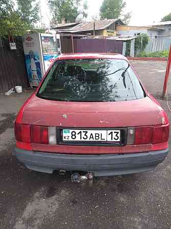 Audi 80    года Abay