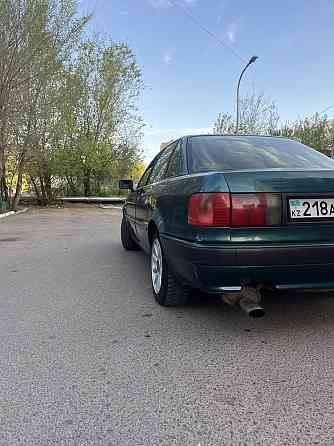 Audi 80    года Астана