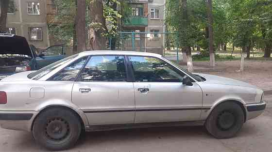 Audi 90    года Taraz