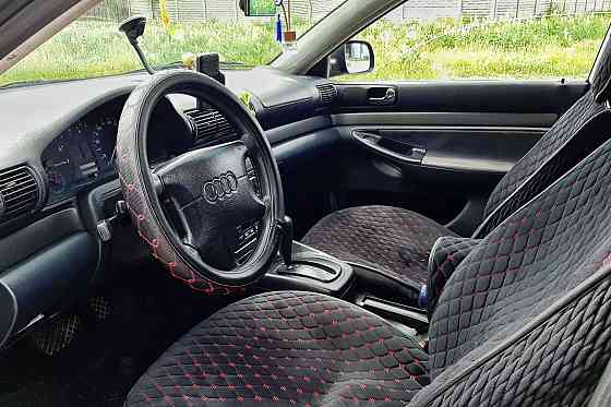 Audi A4    года Taraz