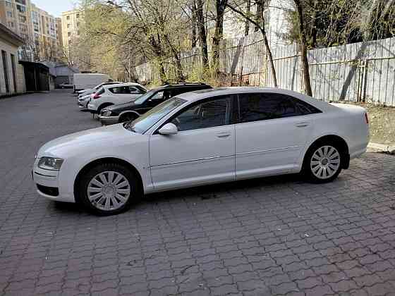 Audi A8    года Алматы
