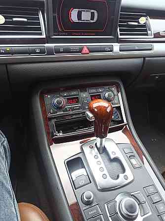 Audi A8    года Балхаш
