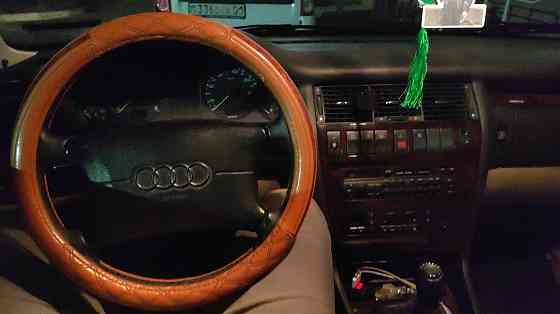 Audi A8    года Astana