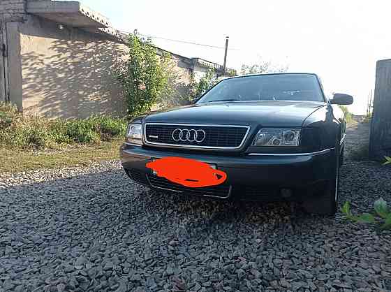 Audi A8    года Rudnyy
