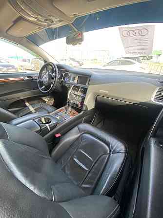 Audi Q7    года Нура