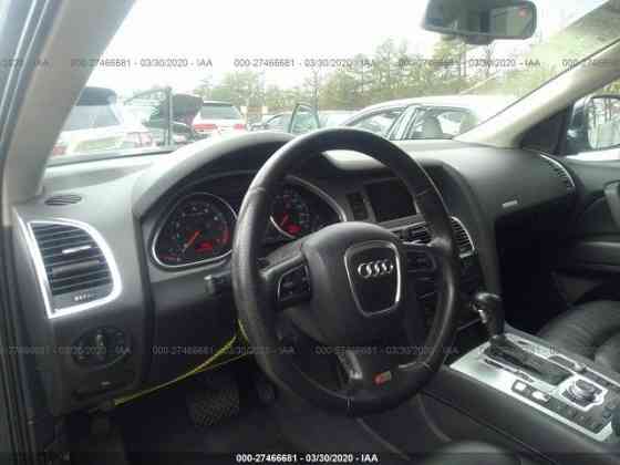 Audi Q7    года Almaty