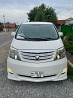 Toyota Alphard    года 