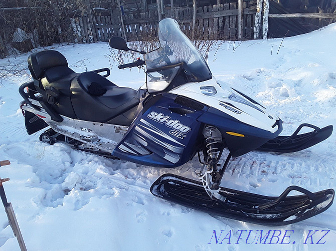 Skidoo 550 GTX snowmobile  - photo 6