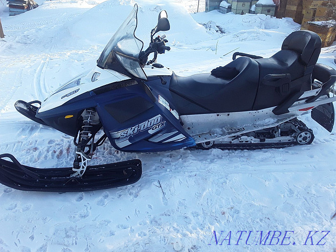 Skidoo 550 GTX snowmobile  - photo 5