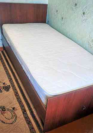 Продам 2 деревянные кровати в комплекте с матрасами Temirtau
