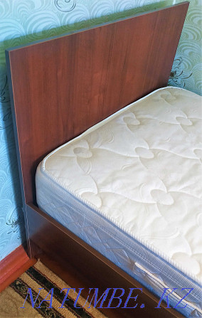 Selling 2 wooden beds complete with mattresses Temirtau - photo 2