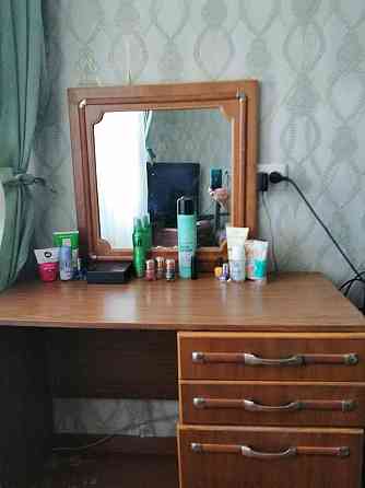 Продам стол туалетный с зеркалом Ust-Kamenogorsk