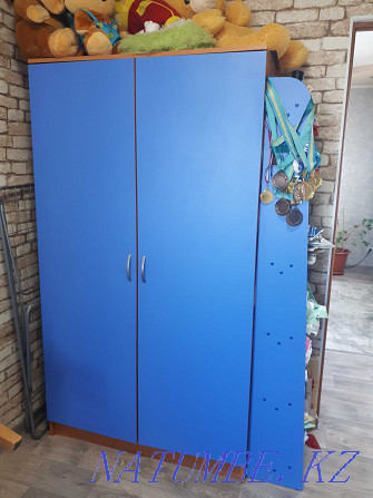 Детский шкаф для одежды и стол письменный за 20 000 Актобе - изображение 2