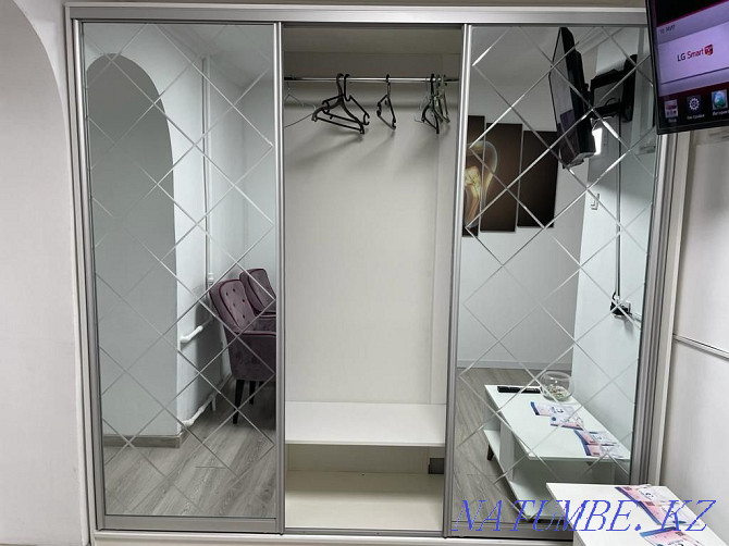 Новый Шкаф белый, 2 зеркало Алматы - изображение 3
