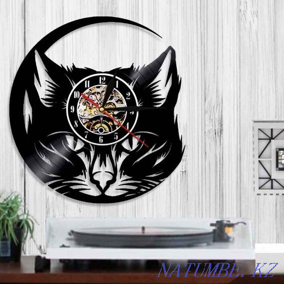 Винтажные настенные часы из виниловой пластинки, с изображением Кошки Семей - изображение 4