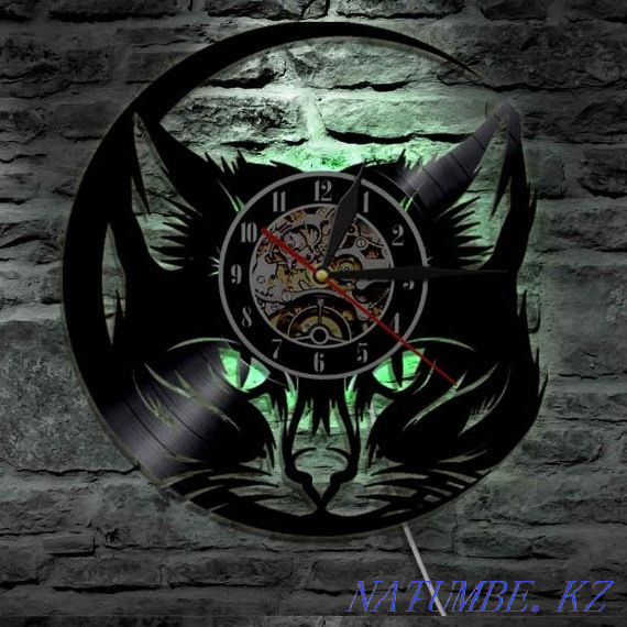Винтажные настенные часы из виниловой пластинки, с изображением Кошки Семей - изображение 1