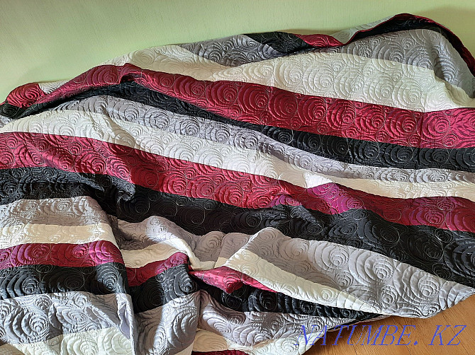 Bedspread made of taffeta, 260x250 with two tips 50x70, made by Tur Shymkent - photo 2