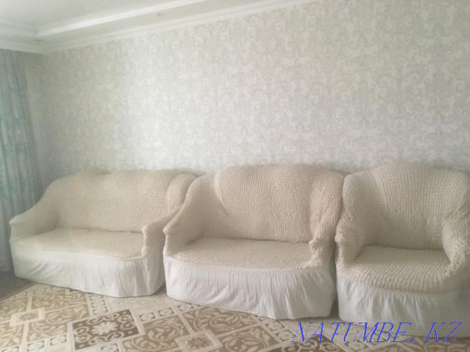 Продам чехлы на диван в отличном состоянии в использовании пол года Лисаковск - изображение 1